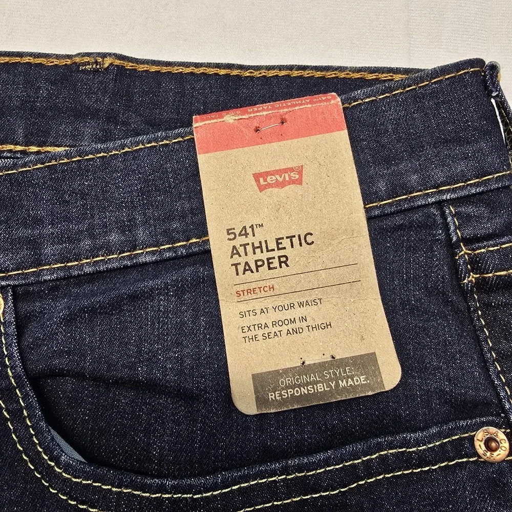 levis 541‎ athletic taper stretch jeans  Men 46x29 Blue